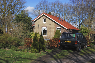909293 Gezicht op wachterswoning nr. 43 aan aan de voormalige spoorlijn Amersfoort-Woudenberg aan de Leusbroekerweg te ...